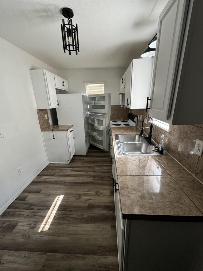 Building Photo - 1806 Mulford St