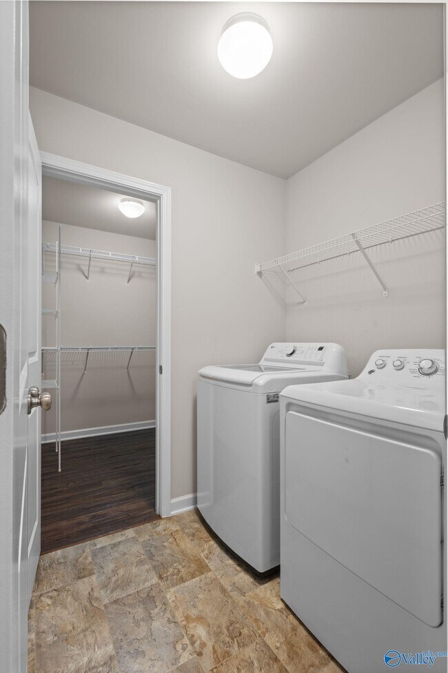 Building Photo - 338 Fenrose Dr