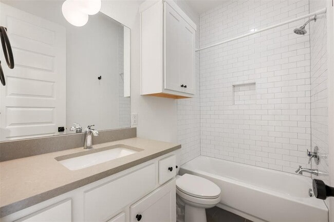 Building Photo - 308 2nd St
