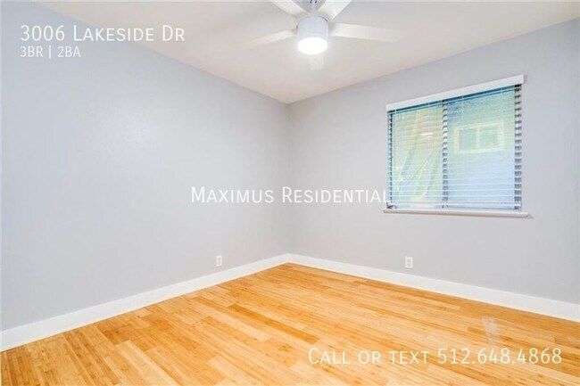 Building Photo - 3006 Lakeside Dr