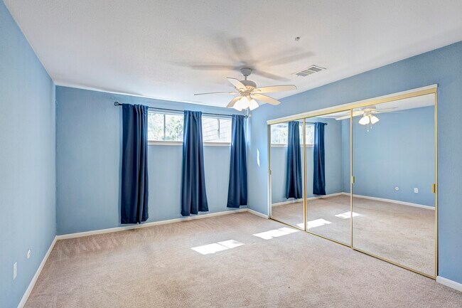 Building Photo - 5816 Lynbrook Dr