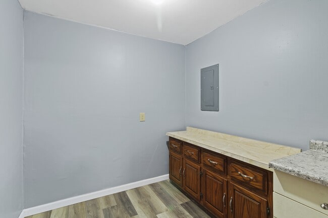 Building Photo - 1105 Westfield Dr