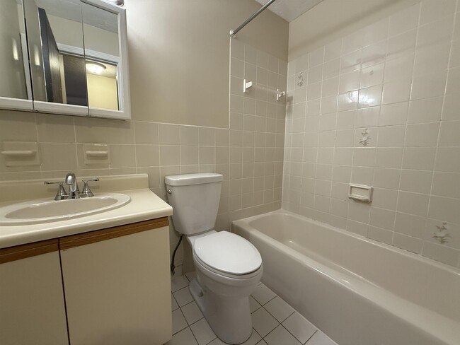 Building Photo - 383 Huse Rd