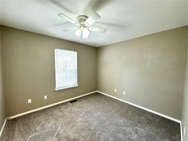 Building Photo - 15 Stowehead Ln