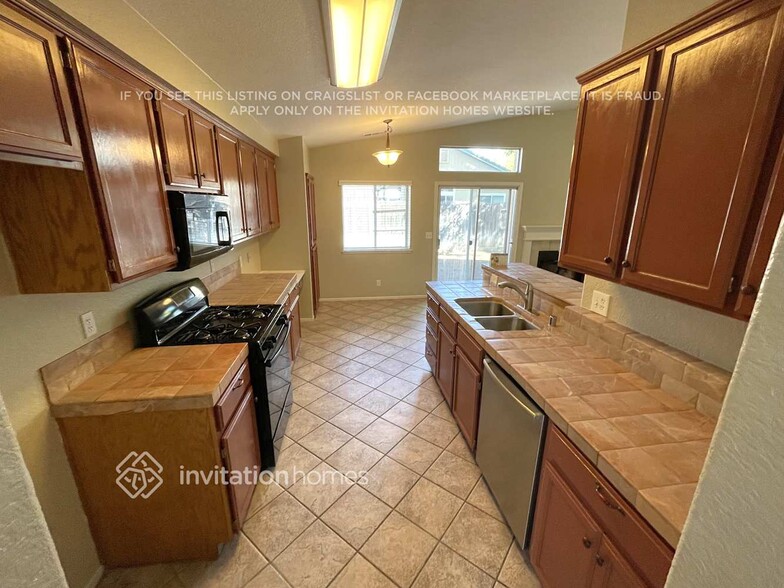 Building Photo - 2134 Jayhawk Dr