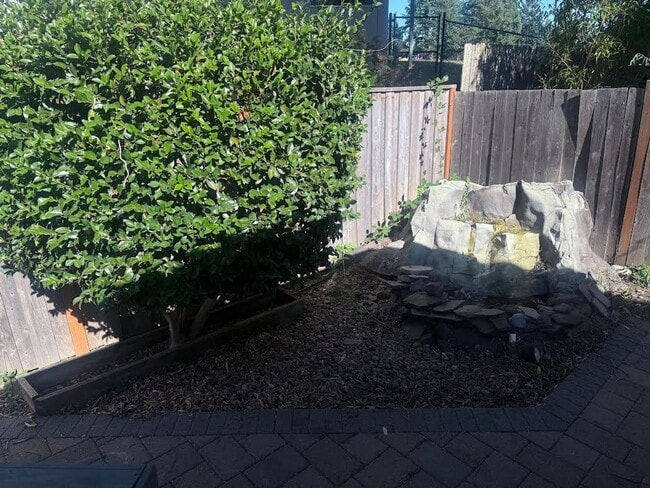 Building Photo - Updated Single Level Home in Highly Sought Sexton Mountain Neighborhood