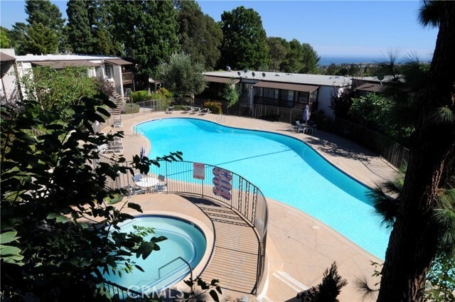 Building Photo - 374 Miraleste Dr