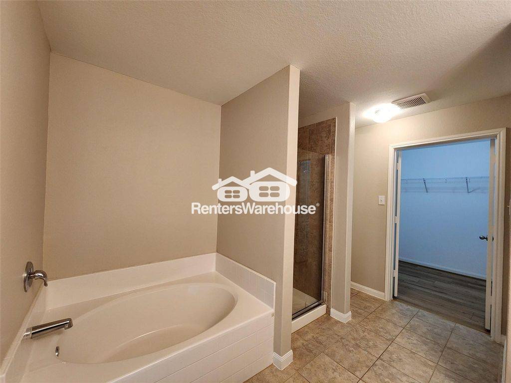 Building Photo - 22527 Cloverland Field Dr