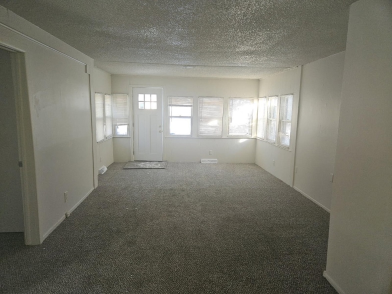 Building Photo - 1852 Beechmont St