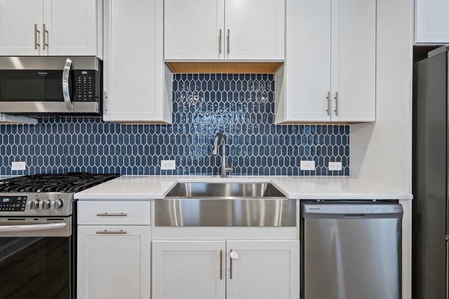 Building Photo - 1515 Hidden Falls Rd