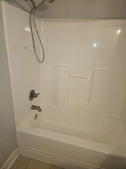 Building Photo - 802 E Main St