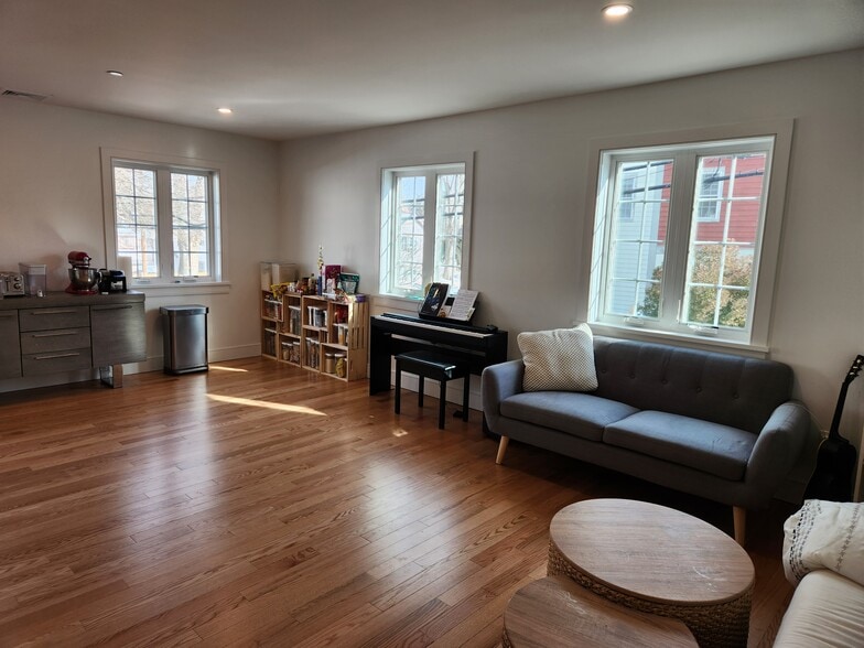 Building Photo - 20 Garden St