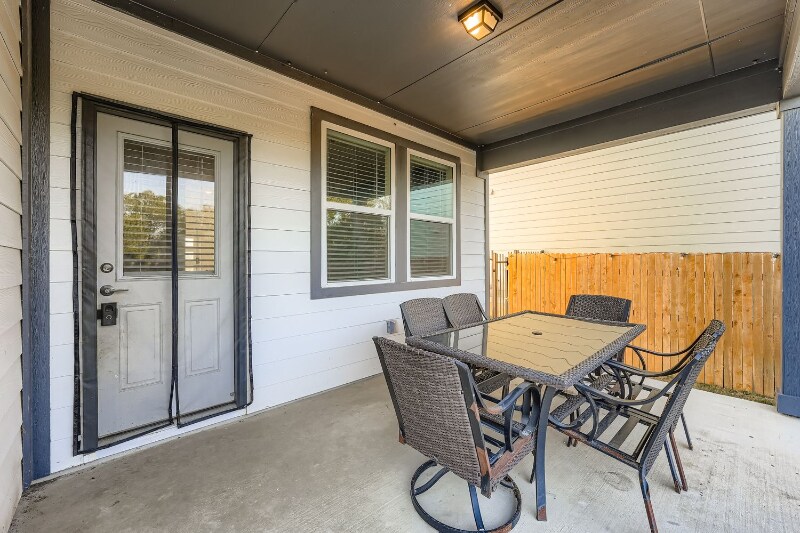 Building Photo - 2902 Bronx Dr