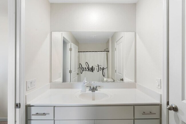 Building Photo - 9520 W Albeniz Pl