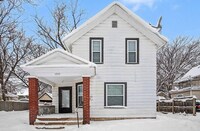 Building Photo - 1325 Buffalo Ave NE