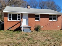 Building Photo - 3 Bedroom 1 Bathroom House