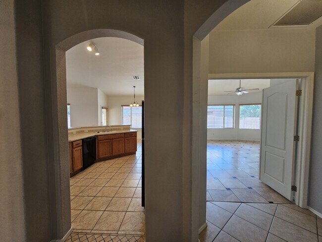 Building Photo - 7491 W Colony Park Dr