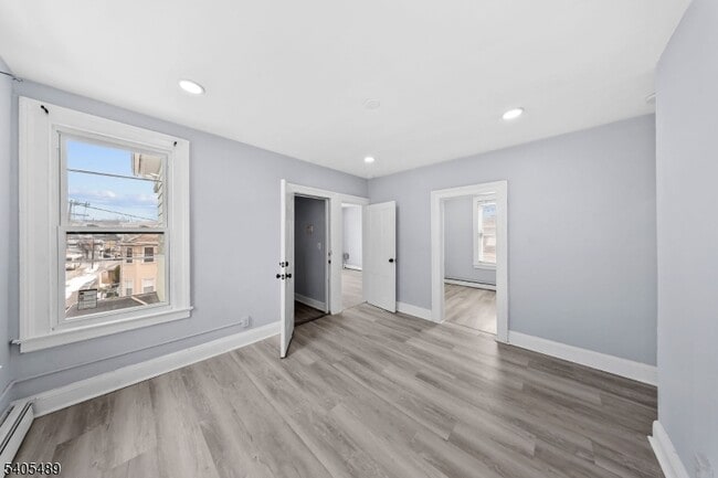 Building Photo - 437 Morrissee Ave