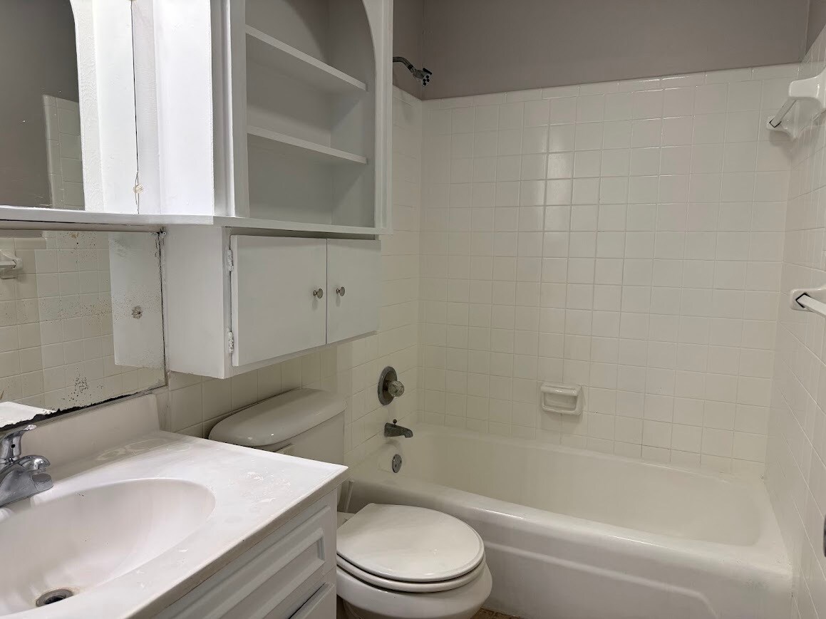 Building Photo - 11271 Florida Blvd