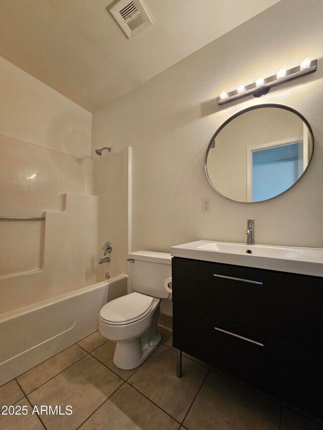 Building Photo - 2428 E La Jolla Dr