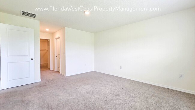 Building Photo - LOVELY 3 BEDROOM HOME WITHIN SILVERSTONE N...