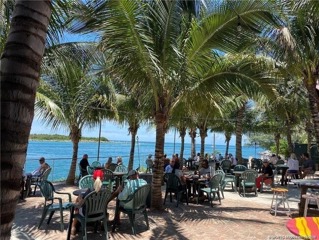 Building Photo - 18 NE Nautical Pl