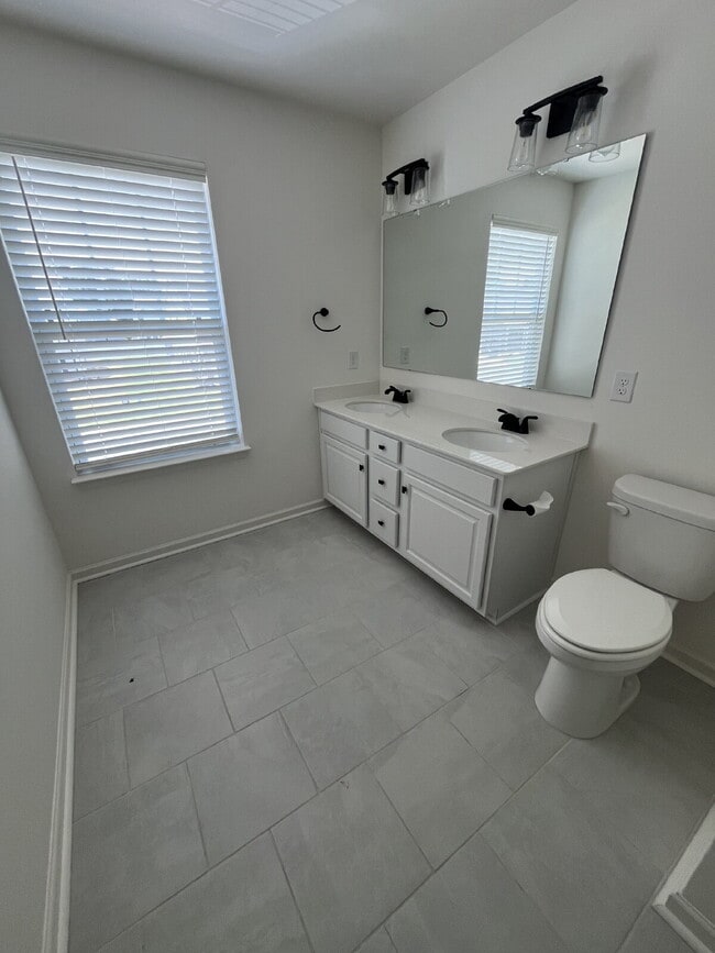 Building Photo - 4028 Centerpiece Ct