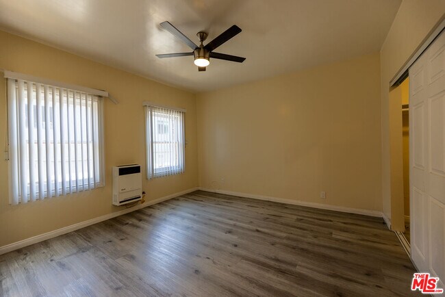 Building Photo - 946 S Burlington Ave