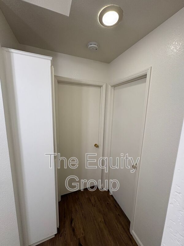 Building Photo - 451 W Marilyn St
