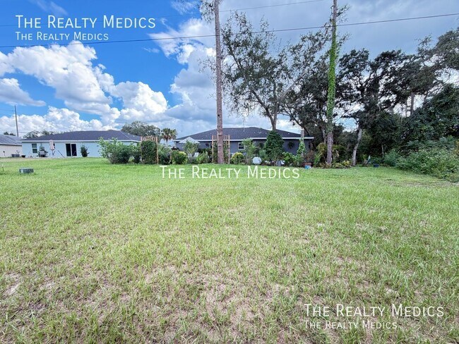 Building Photo - 13981 SW 27 Ct Rd