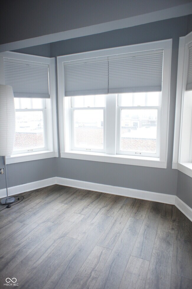 Building Photo - 230 E 9th St