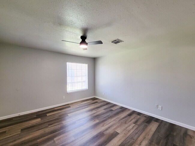 Building Photo - 12330 Ormandy St