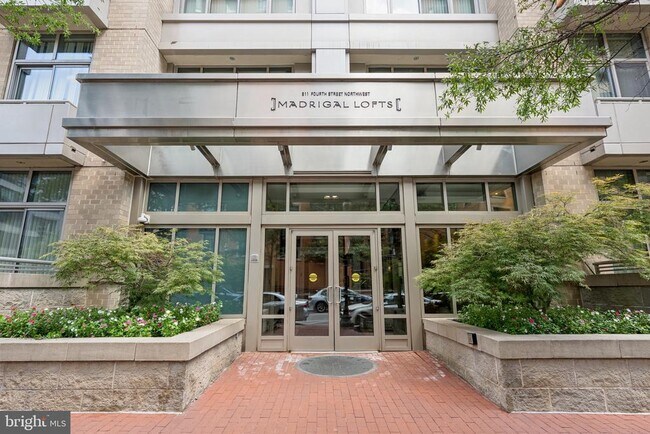 Building Photo - 811 4th St NW