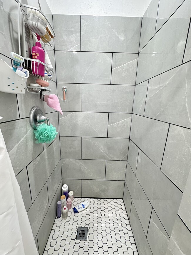 Building Photo - 382 N 200 E