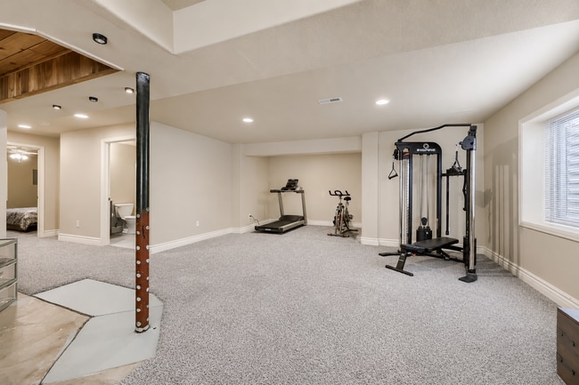 Building Photo - Spacious 5 Bed/4 Bath Home with Finished Basement in Erie
