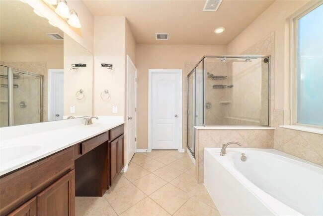 Building Photo - 2051 Brodie Ln