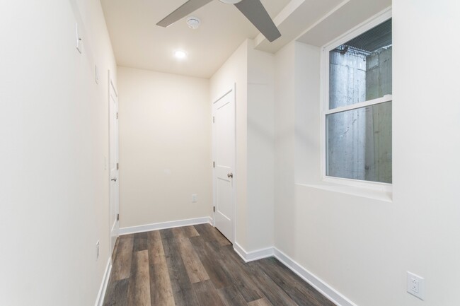 Building Photo - 1330 N 15th St