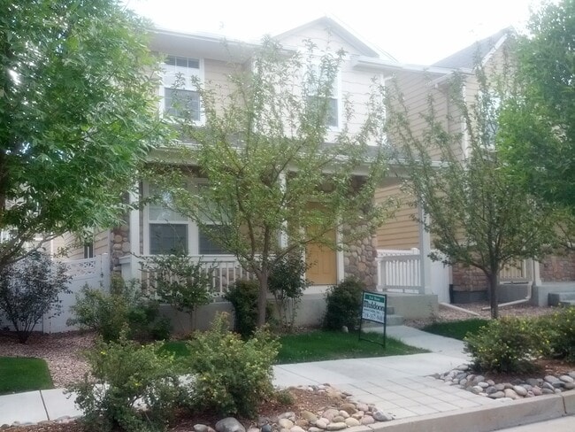 Building Photo - Unique and Cozy Two Story Treasure! Availa...