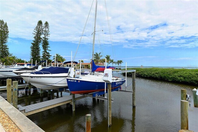 Building Photo - 4760 Gulf of Mexico Dr