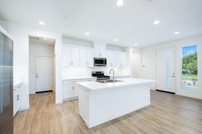 Building Photo - 49211 Garland St