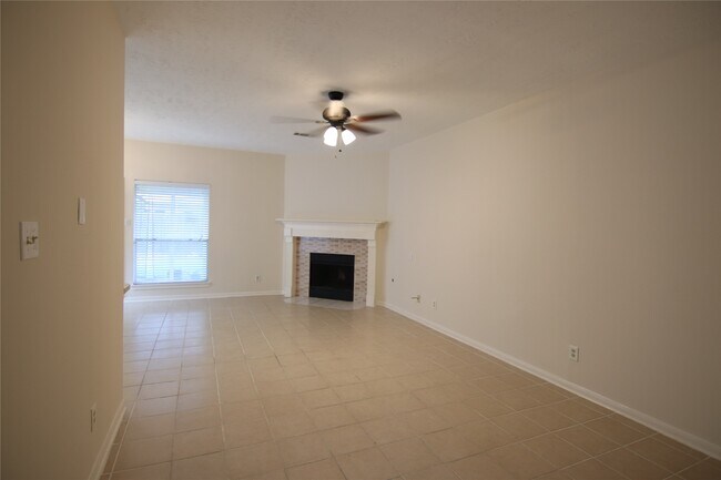 Building Photo - 3123 W Hampton Dr