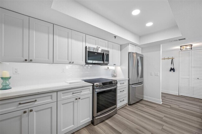Building Photo - 6372 Palma Del Mar Blvd S