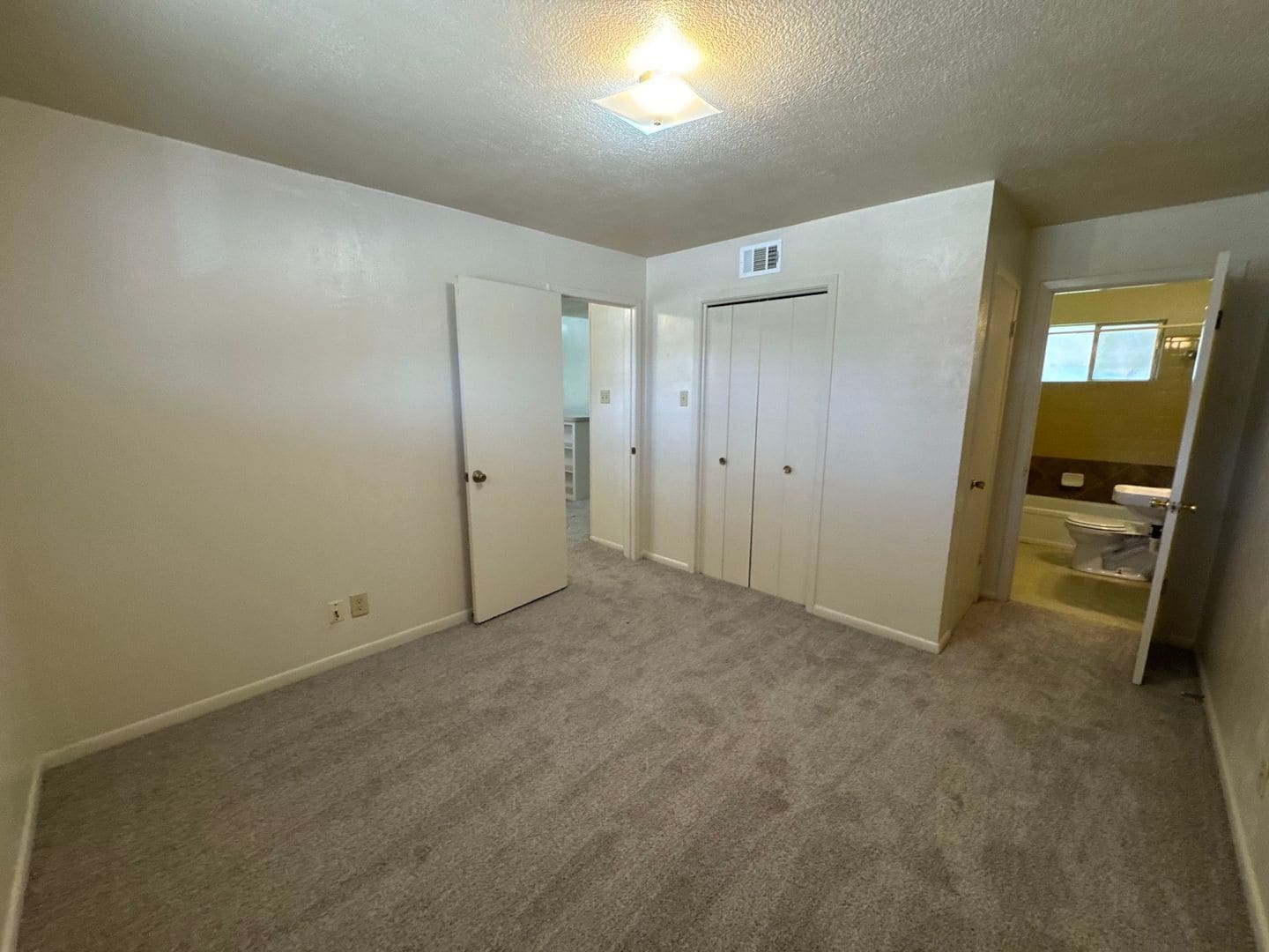 Building Photo - 806 Safady Ave