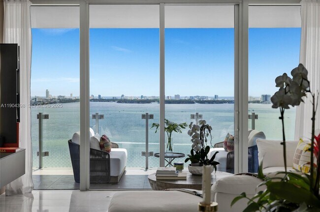 Building Photo - 700 NE 26th Terrace