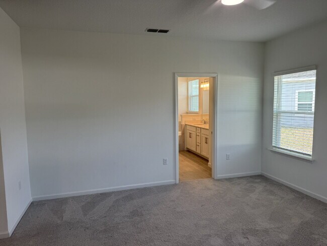 Building Photo - "Spacious 4-Bed Oasis with Granite Finishes & Guest Suite in Jacksonville!"
