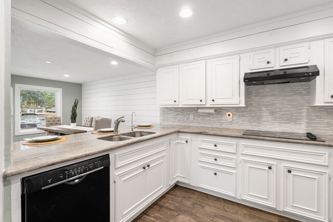 Building Photo - 3203 Poe Dr