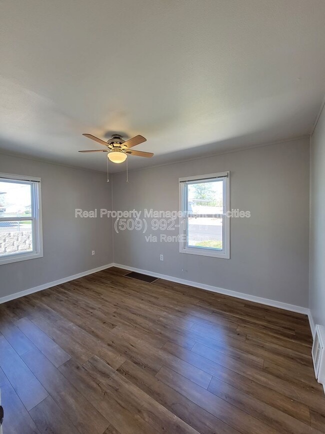 Building Photo - 1005 Torbett St