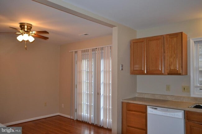 Building Photo - 619 4th St