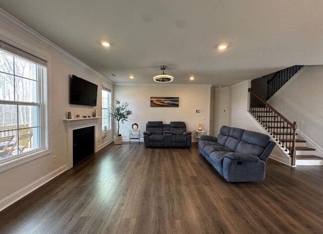 Building Photo - 4667 Thatcher Woods Dr