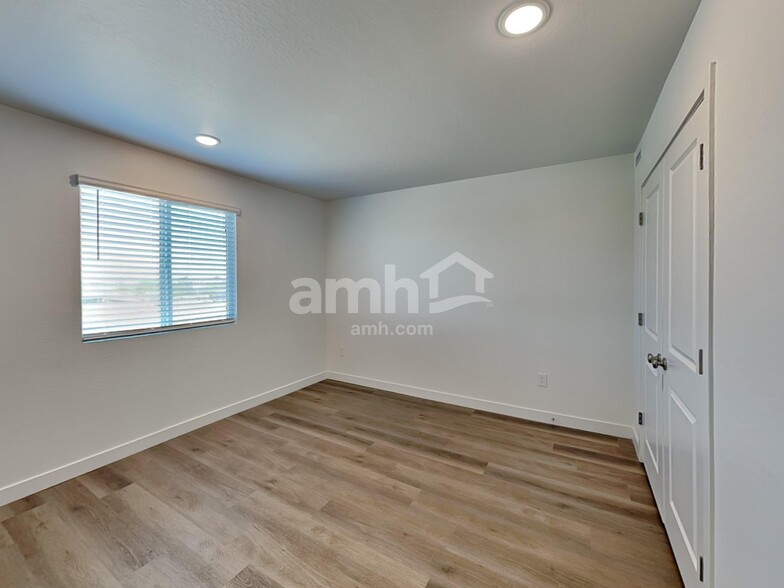 Building Photo - 12503 W Flynn Ln